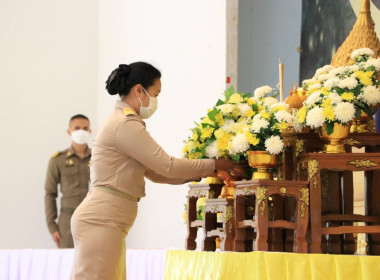 ร่วมพิธีวางพานพุ่มดอกไม้สดถวายราชสักการะ ... พารามิเตอร์รูปภาพ 4