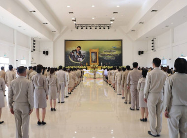 ร่วมพิธีวางพานพุ่มดอกไม้สดถวายราชสักการะ ... พารามิเตอร์รูปภาพ 6